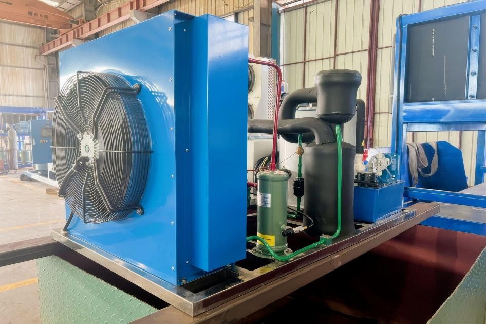 Machine à glace en écailles de 1 tonne avec compresseur Bitzer et salle de stockage de glace de 1 000 kg – Kenya